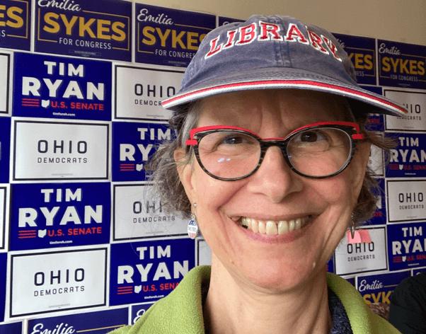 VSA volunteer Stephanie poses for a selfie at Ohio Dems’ HQ